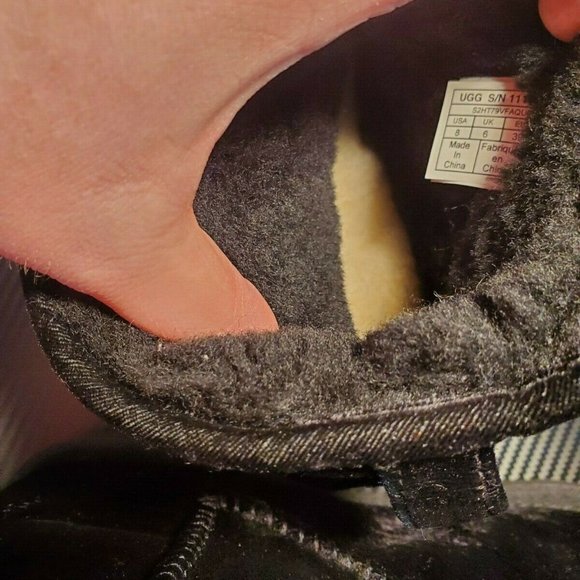 Ugg Women's Size US 8 Classic Mini II Ankle Boot Black Sheepskin Suede New - Picture 5 of 13